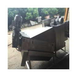 上海大團環(huán)?？萍肌獙I(yè)生產(chǎn)柵網(wǎng)螺旋式污泥脫水機