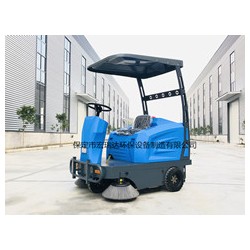 廊坊小型駕駛式掃地車，電動清掃車